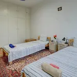 Steady - Guests בית אירוח וארנה